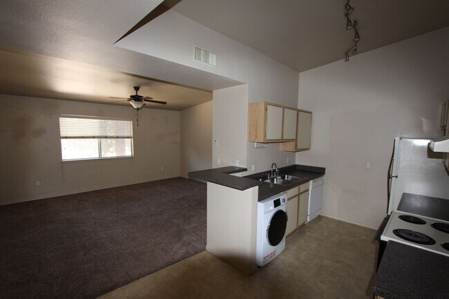 Building Photo - *LEASE PENDING* Arbors Studio for Rent