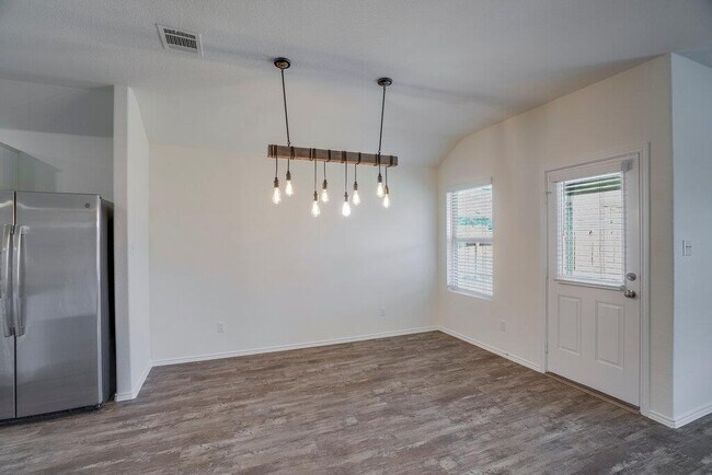 Building Photo - 3200 Windy Vane Dr