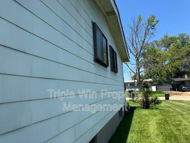 Building Photo - 730 Crabapple Ln