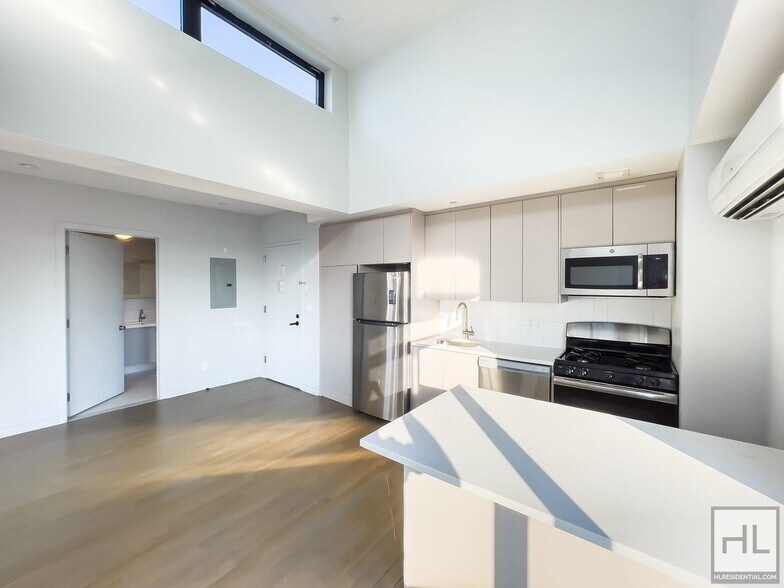 Building Photo - Bushwick Avenue / Spacious 2 Bed 1-Bath