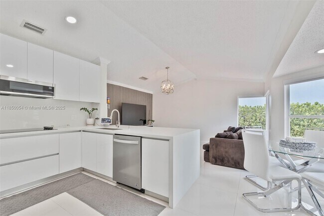 Building Photo - 9765 SW 155th Ct