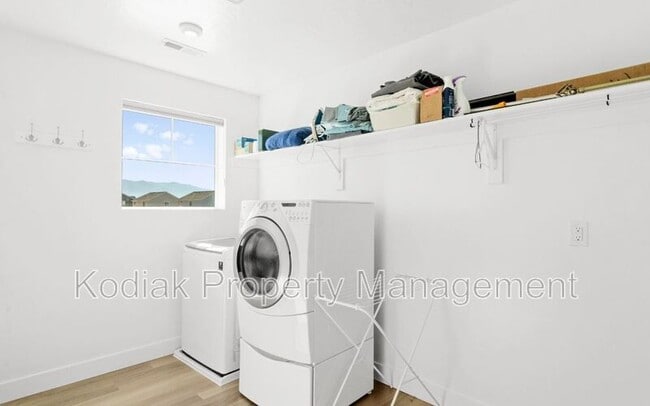 Building Photo - 127 N 4450 W