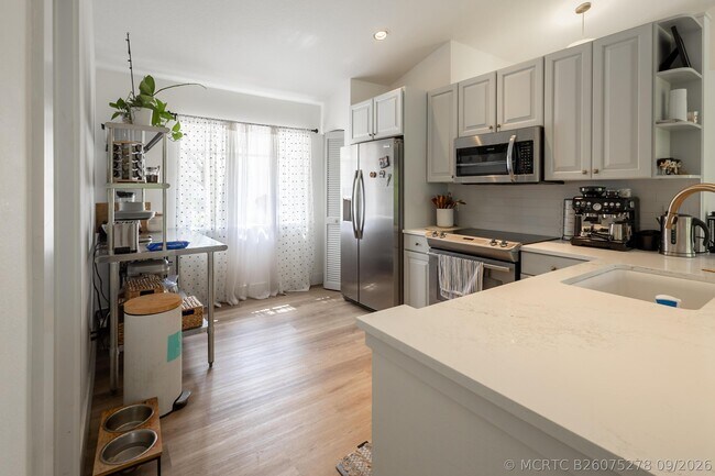 Building Photo - 73 Admirals Ct