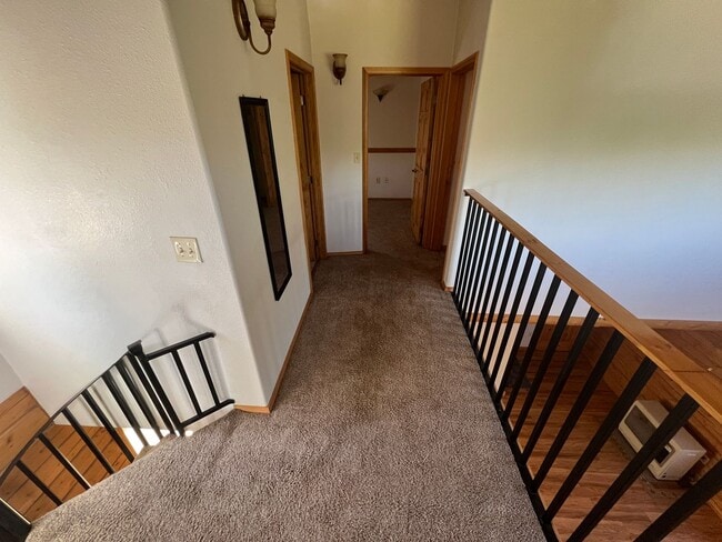 Building Photo - Century 21 Gold Rush - 2 bed, 1.5 bath (North Pole)