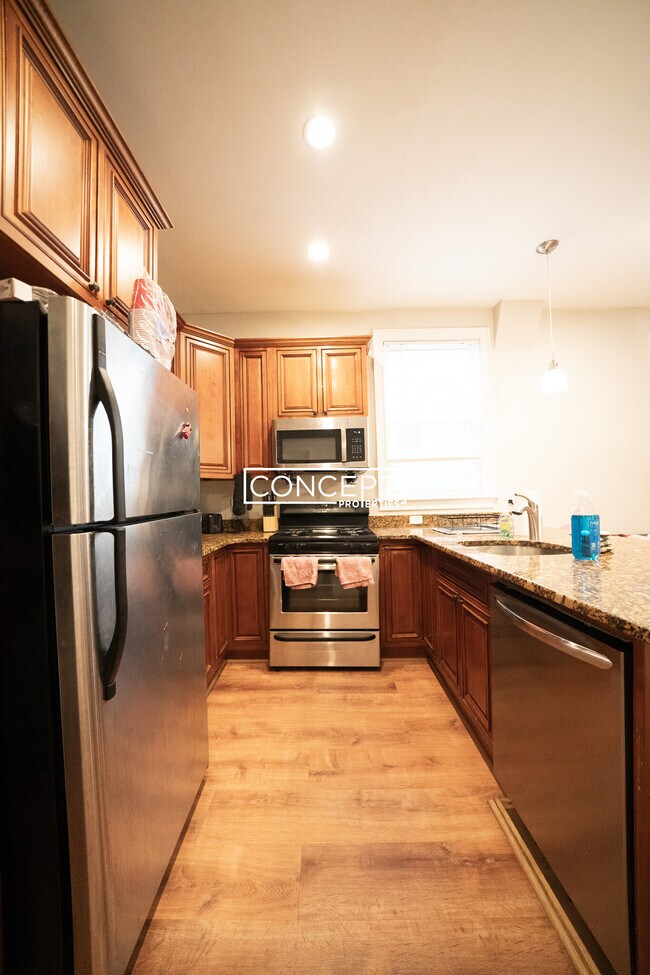 Building Photo - 719 Parker St