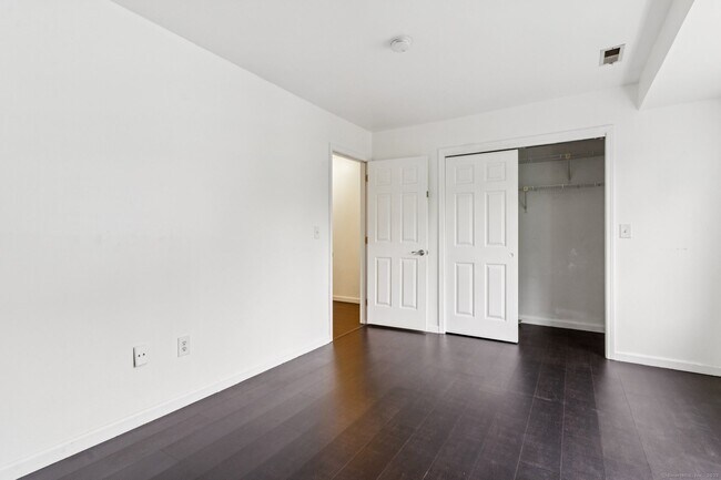 Building Photo - 16 Byington Pl