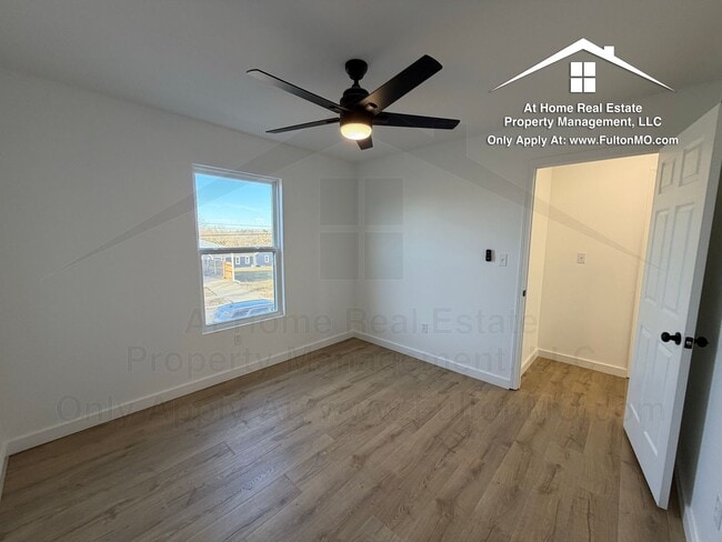 Building Photo - 508 E 8th St