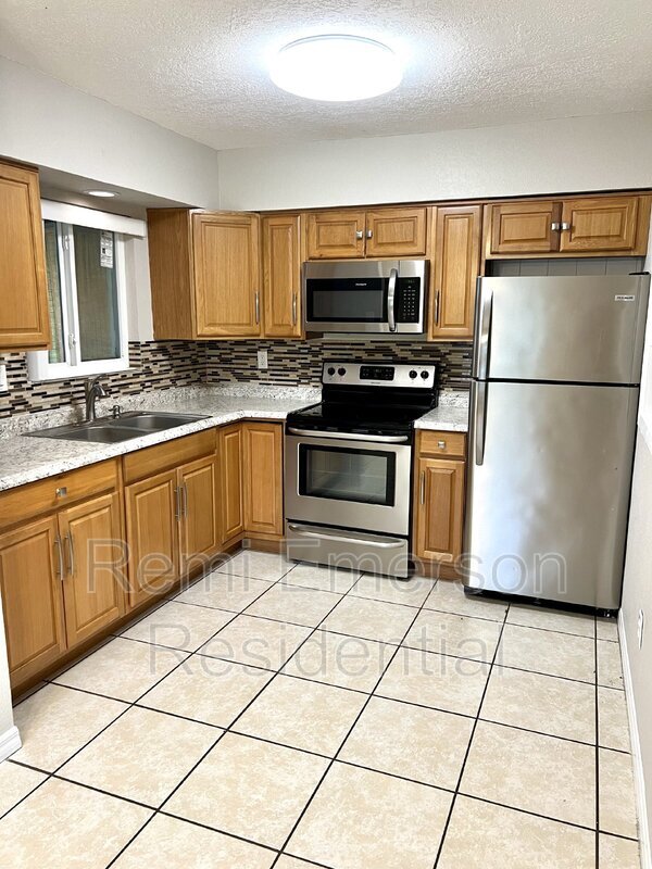 Building Photo - 162 Landmark St