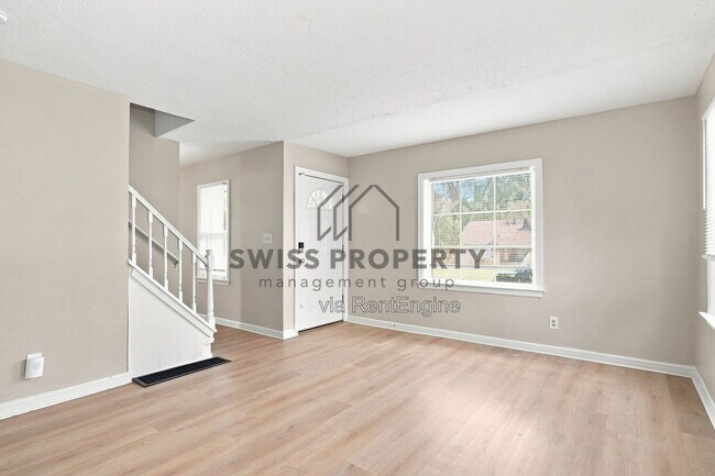 Building Photo - 1590 Vendome Dr S