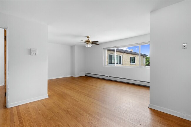 Building Photo - 6719 N Hermitage Ave