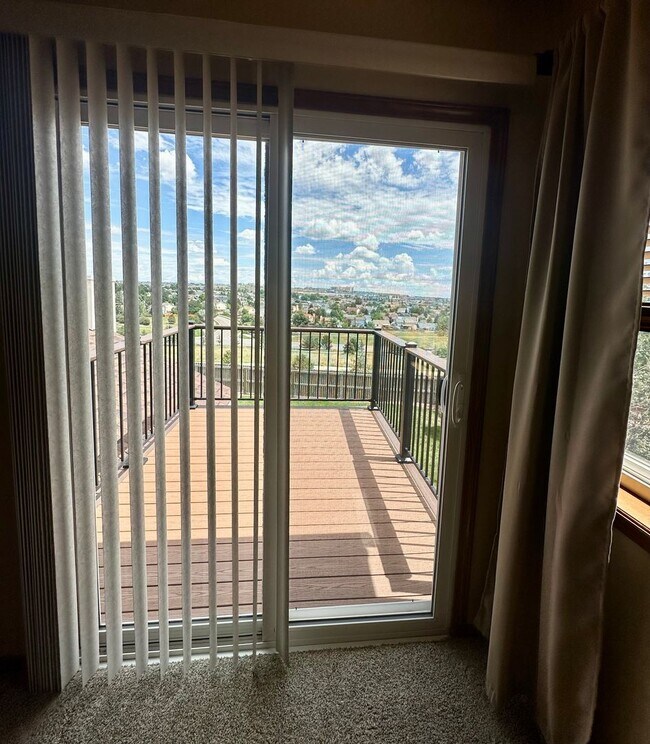 Building Photo - Spacious 4BD w/ A/C in Desirable Briargate...