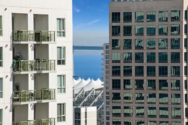 Building Photo - "Stunning 2-Bed, 2-Bath Urban Retreat with 1161 Sq Ft of Comfort in Downtown San Diego!"