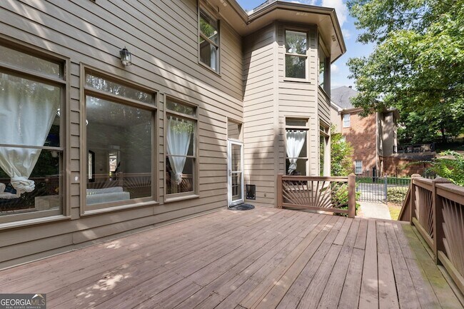 Building Photo - 5170 Deerlake Dr