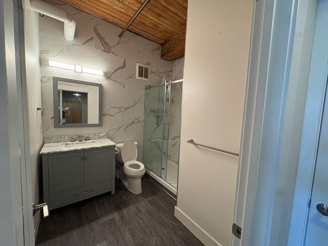 Building Photo - 385 Worthington St