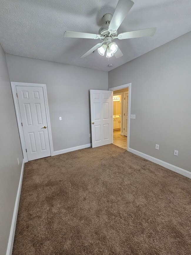 Building Photo - Fountain Pointe 3 bed 2 bath