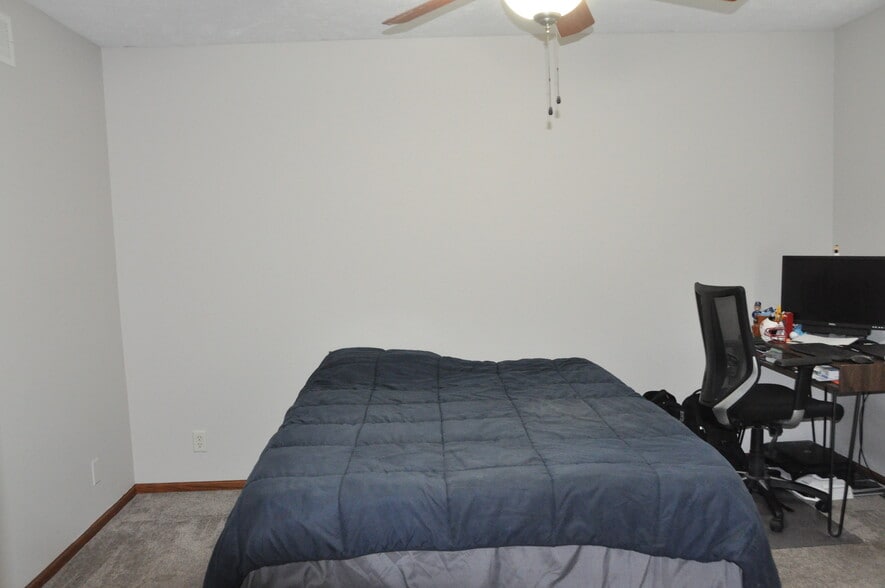 Primary Bedroom - 2041 Colorado Dr