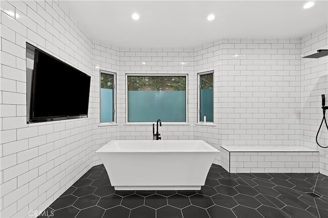 Building Photo - 5946 Woodlake Ave