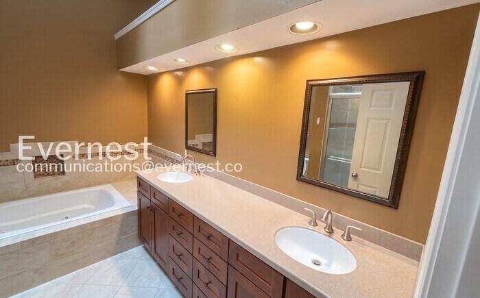 Building Photo - 5121 Winding Woods Dr