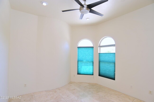 Building Photo - 12866 N High Hawk Dr