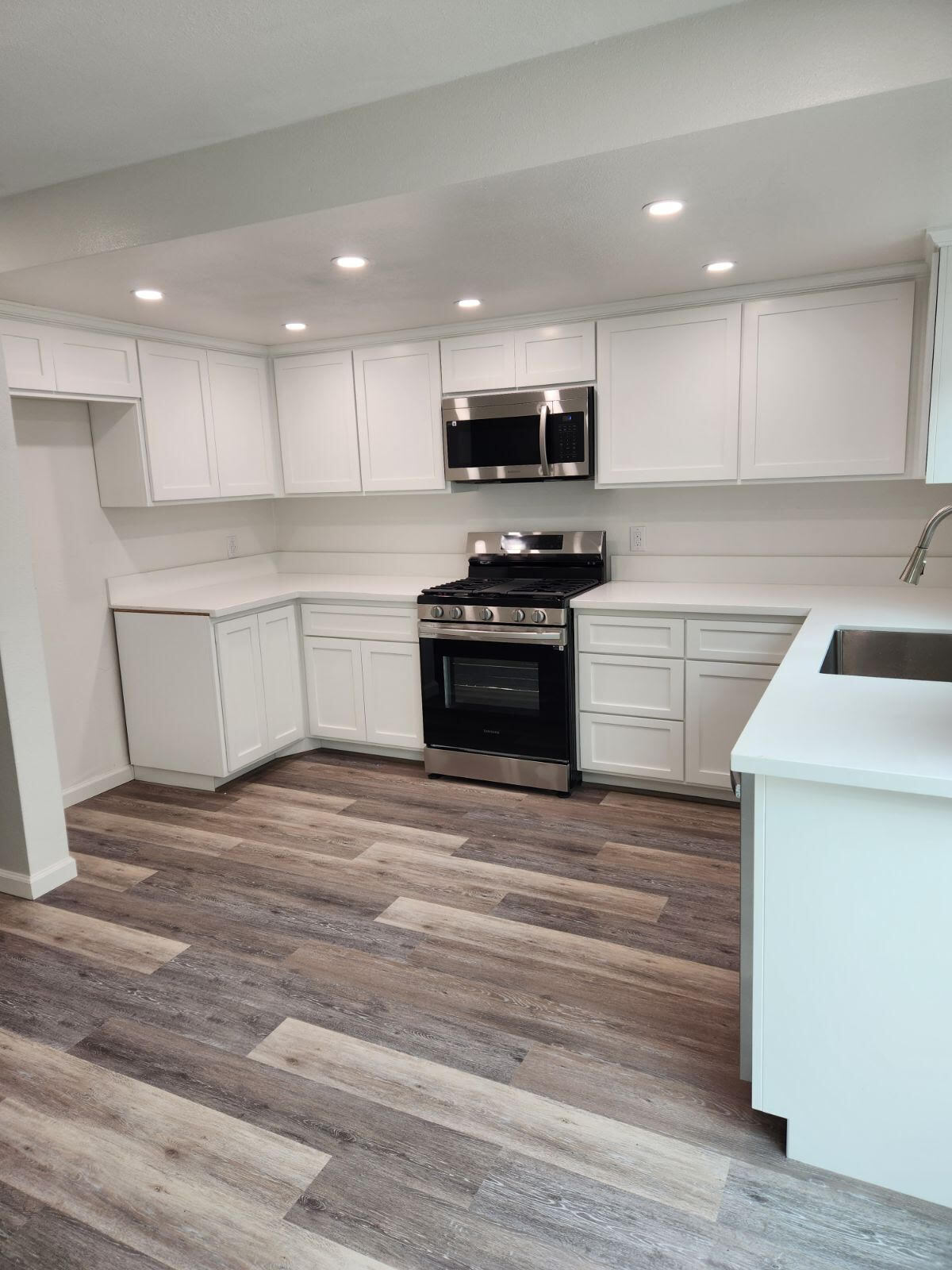 Kitchen with stove, microwave, dishwasher - 443 E Park Ave