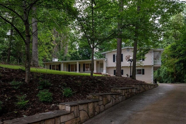 Building Photo - 2631 Northside Dr NW