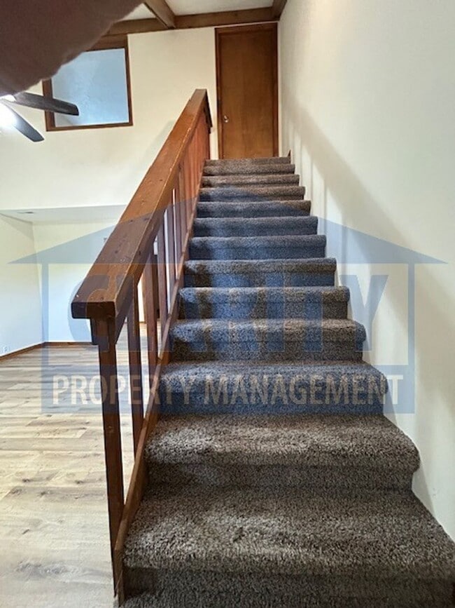 Building Photo - Centrally located two bedroom duplex!