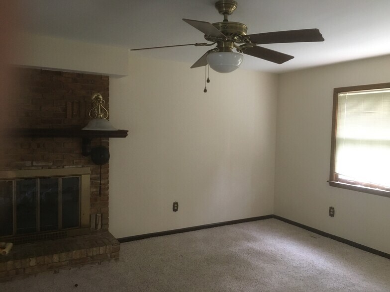 Building Photo - 5876 Mall View Ct