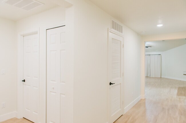 Building Photo - 208 Grande Lake Dr