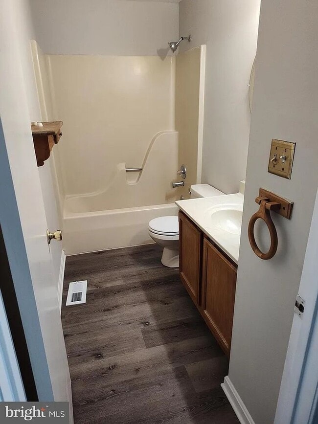 Building Photo - EDGEWOOD - STONELIEGH SQUARE TOWNHOUSE