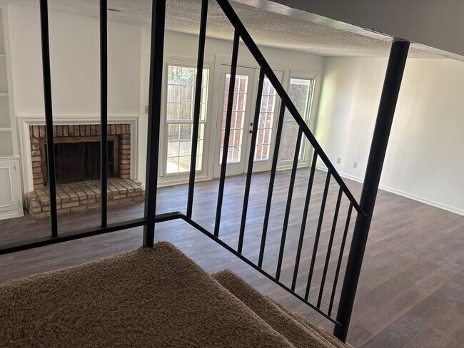 Building Photo - Spacious