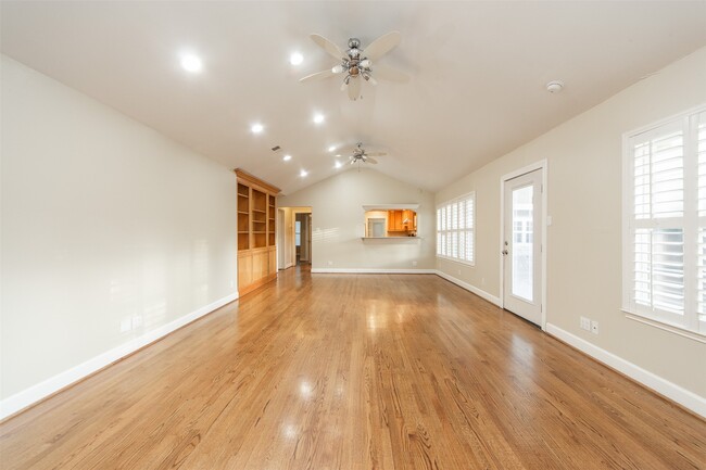 Building Photo - 3023 Conway St