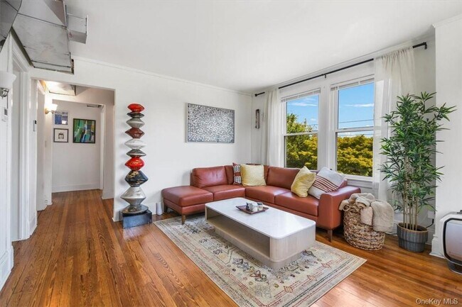 Building Photo - 1 Bayview Ave