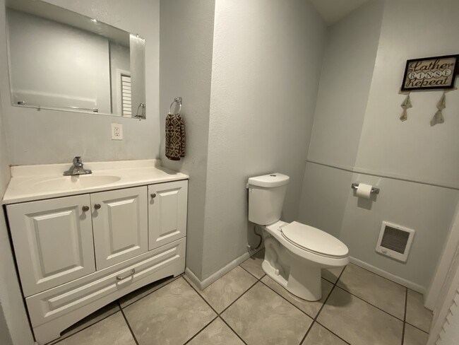 Full Bathroom 2 - 4234 E Western Dr