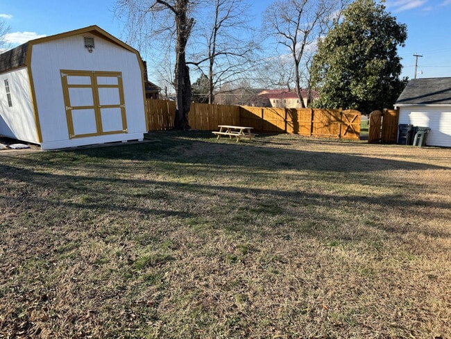 Building Photo - 10417 S Grant Ave