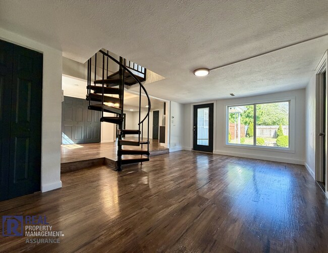 Building Photo - Updated 3-Bedroom Home with Fenced Backyard in Beaverton