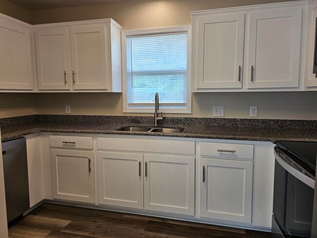 Building Photo - 5080 Seymour Rd