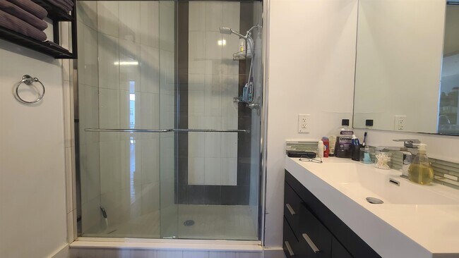 Building Photo - 5711 Washington St