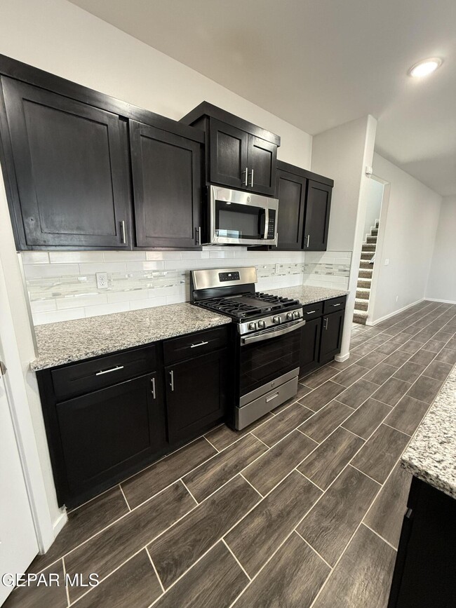 Building Photo - 804 Blingwood