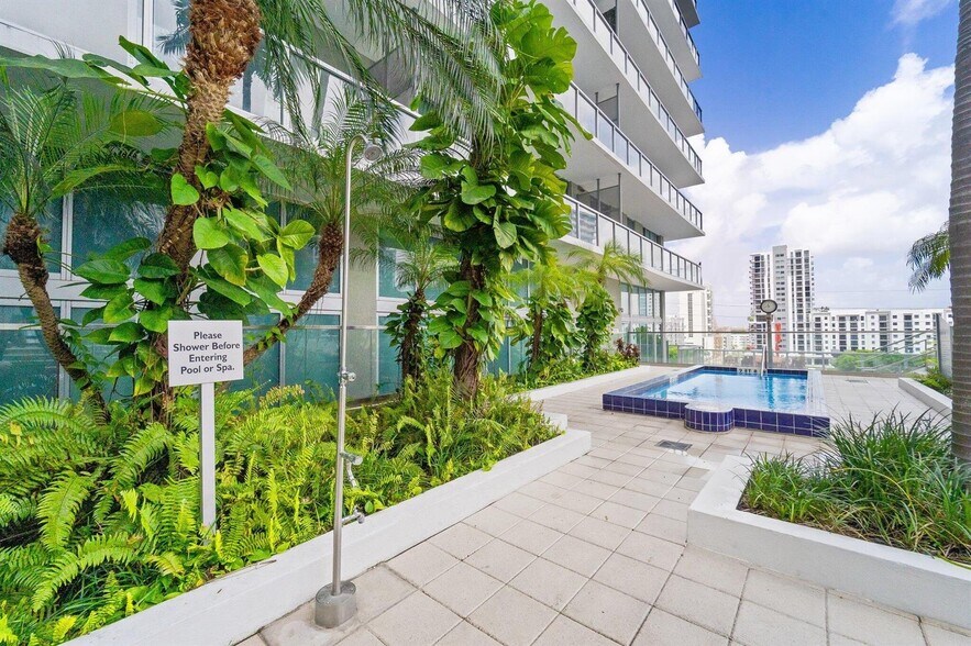 Building Photo - 1111 SW 1st Ave