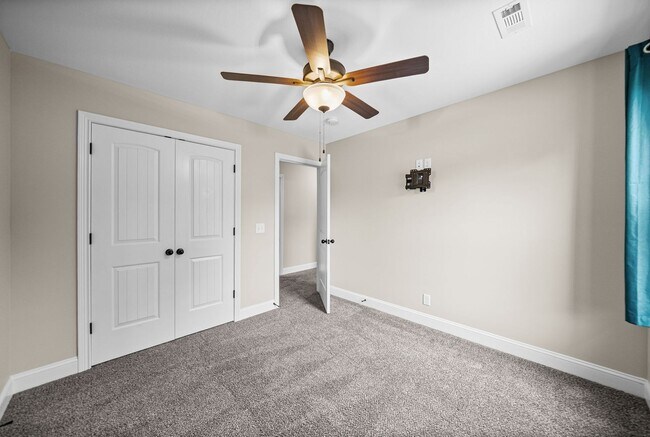 Building Photo - Pet Friendly Four Bedroom!