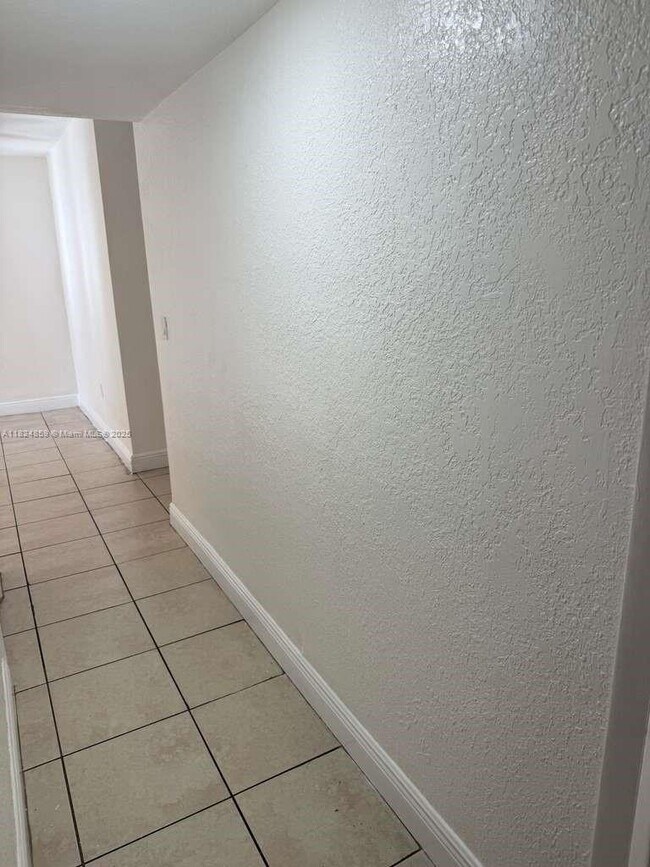 Building Photo - 120 Royal Palm Rd