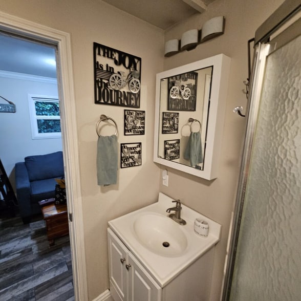 Building Photo - 12204 Hillwood Dr