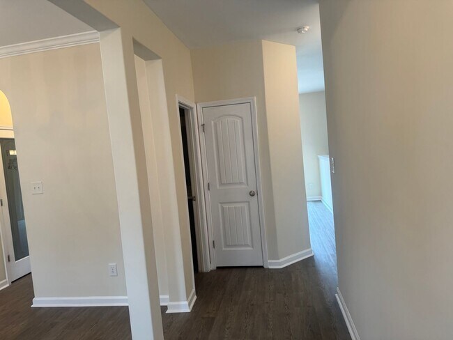 Building Photo - Charming 4br/2.5ba in SE Raleigh, Avail Now!