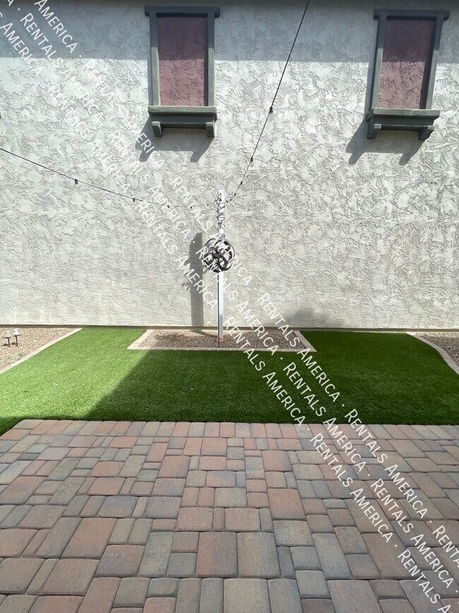 Building Photo - 10428 E Nopal Ave