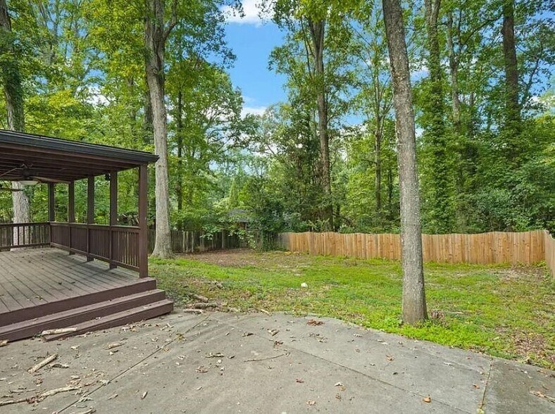 Building Photo - 2371 Ben Hill Rd