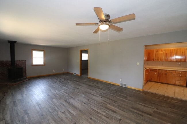 Building Photo - Spacious Home for rent!