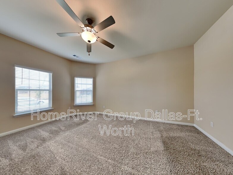 Building Photo - 2013 Dahlia Way
