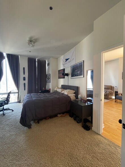 Master Bedroom - 720 N Larrabee St Unit 1707