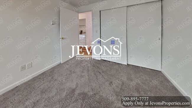 Building Photo - 1722 E 56th St