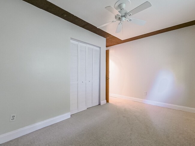 Building Photo - LOCATION, LOCATION, LOCATION!!! Royal Oak ...